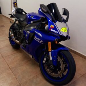 YAMAHA R1