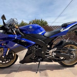 YAMAHA R1