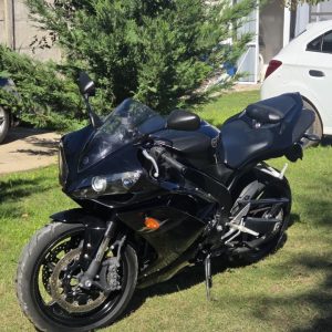 YAMAHA R1