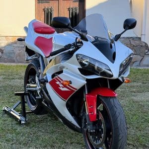 YAMAHA R1